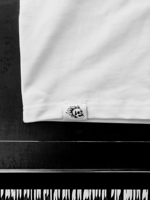 T-shirt « Danser avec le diable » – Blanc